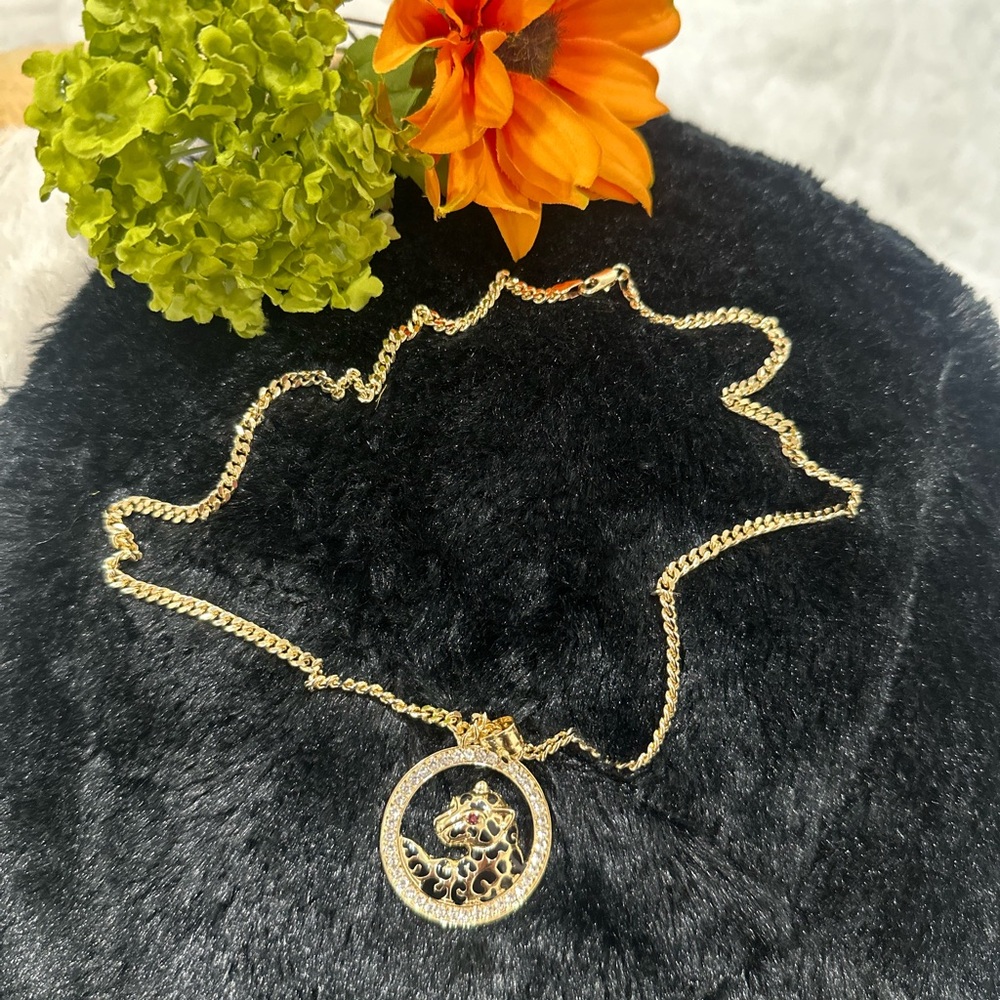 Dainty Gold Necklace with Circular Pendant